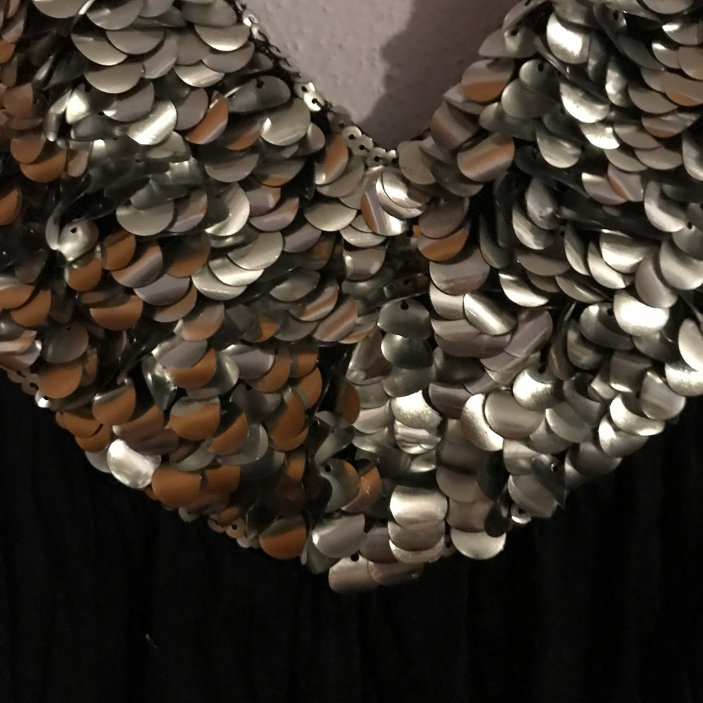 Tank with sequins on neckline. Size L - Picture 4 of 4